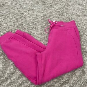 Lululemon size 6 Scuba cropped Joggers- SONIC PINK